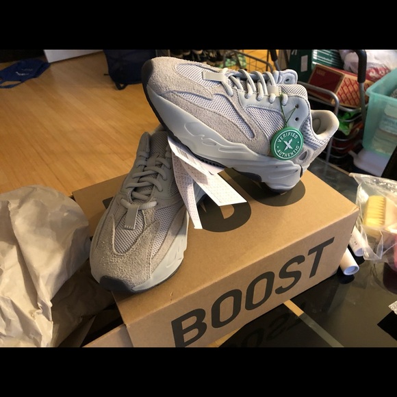 yeezy boost 700 box V1 FAKE vs REAL: Legit Check Guide (Any COLORWAY) Integrated lacing offers traditional lockdown. Adidas Yeezy Boost 700 Hi-Res